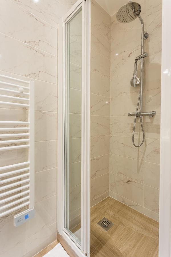Cmg Boulevard Voltaire / Truillot D Apartment Paris